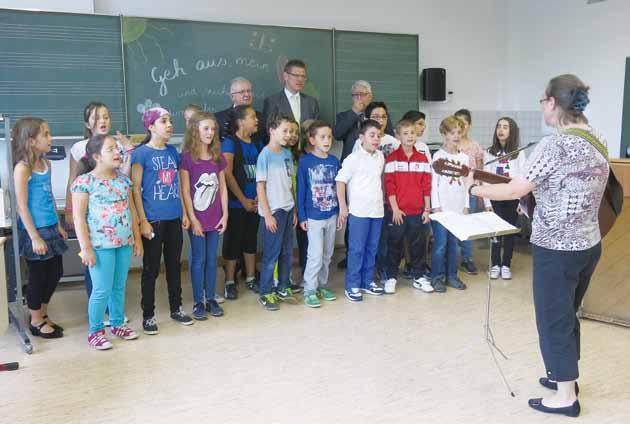 Aktuelles Kindern eine Stimme geben Initiative zur Förderung des Singens in Grund- und Förderschulen Minikonzert im Klassenzimmer Chorverband Heilbronn feiert mit Scheckübergabe Halbzeit im Projekt