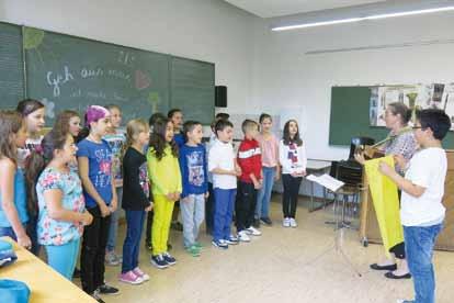 Mit 3 Liedvorträgen und viel Begeisterung eröffneten die Schulchorkinder, selbstverständlich unter der Leitung von Angela Schmieg, die Festlichkeit in der Eberfürsthalle in Eberstadt.