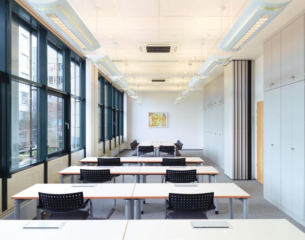 Der geschmackvoll eingerichtete Seminarraum im Erdgeschoss bietet mit seinen 82 m² Platz für eine variable Bestuhlung für bis zu 25 Veranstaltungsteilnehmer.