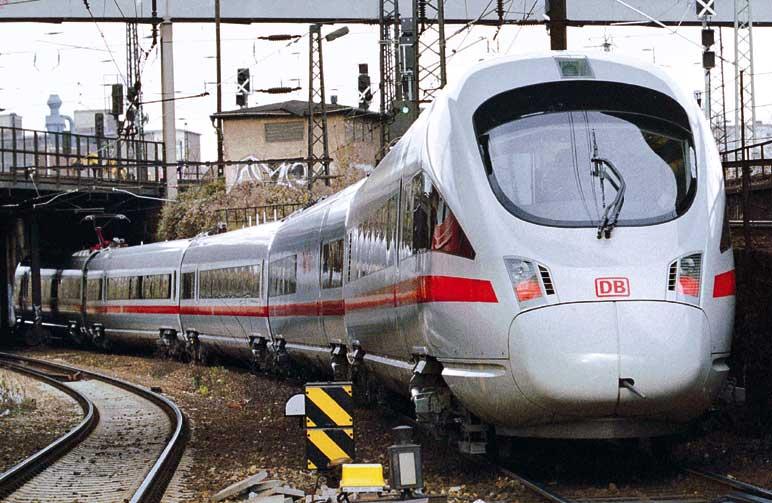 Hochgeschwindigkeitszug ICE-T (in Dresden): Zwischen Vision und Realität klafft eine gewaltige Lücke AP Höchstens vier Fahrgäste sollten sich einen Quadratmeter Stehplatz teilen.