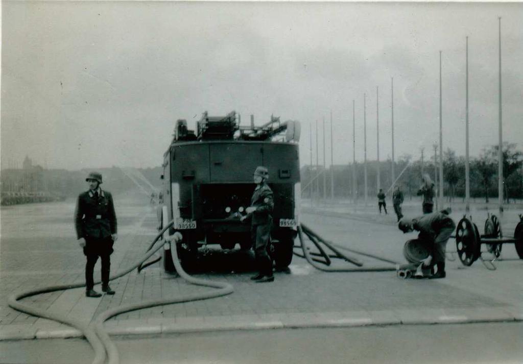 Hier vom Frühjahr 1944 auf der Freifläche vor dem Olympiastadion (siehe Bild unten und unten links). F.u.E.