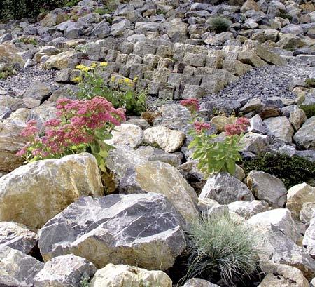 Zusammensetzung der Pflanzerde Von besonderer Bedeutung ist bei einem Steingarten die Mischung der Pflanzerde. Sie soll leicht, nährstoffarm und wasserdurchlässig sein.