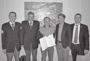 Kurt Hasert wurde für -jährige Mtgliedschaft und Harry Hasert für 3-jährige Mitgliedschaft ausgezeichnet und erhielten eine Urkunde des DRK-Kreisverbands Rems-Murr und einen Gutschein des