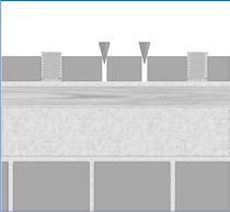 Bei der Ausmauerung der Sparrenfelder empfiehlt es sich, die mittleren Mauersteine in der gewünschten Lage mittels Klemmkeilen zu fixieren, um einen ausreichenden Anpressdruck auf die Dichtungsbänder