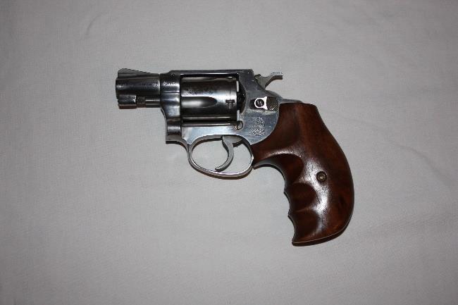 7 8 Beschreibung 7: Smith-Wesson Revolver Model