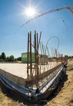 Am 15. April begannen die Arbeiten am neuen Fußballstadion in Schwenningdorf, ehe im September die Beton-, Mauerund Entwässerungsarbeiten, für die ebenfalls die Fa.