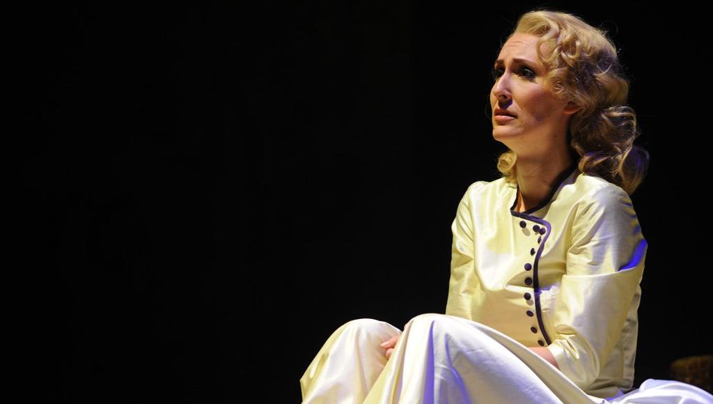 Desdemona Wechsel ins lyrische Fach 2009 bis 2012 war sie Mitglied im Ensemble des Theaters Pforzheim und in Rollen wie Pamina ( Die Zauberflöte ), Agathe ( Der Freischütz ), Lisa (Land des Lächelns