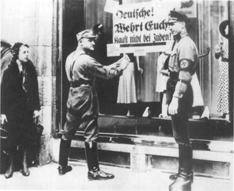 Dietrich Bonhoeffer und der Widerstand Dietrich Bonhoeffer war mit Adolf Hitler und seiner Partei nicht einverstanden. Er ging nicht zum Militär. Er wollte keine Menschen töten. Am 1.