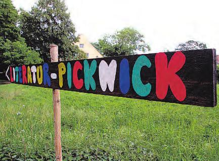 Lesen und Picknicken Biesenbrows schöne Tradition Literaturpicknick der Uckermärkischen Literaturgesellschaft und dem Landkulturvereins Das Literaturpicknick ist eine tolle Erfindung Autoren und