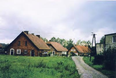 Früher mer lagen. Die Feldarbeiter, Melker und Kutscher wohnten mit ihren Familien in den zum Gut gehörenden Insthäusern. Auf Maraunen und in Roggenhausen lebten und arbeiteten nur Deutsche.