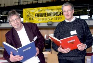 Pfarrer Georg Metzger und Vikar Georg Del Valle tauschten die Osterkerzen um anschließend mit den Gläubigen die