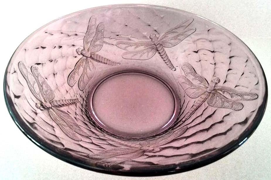 Abb. 2014-2/17-04; Schale mit Libellen, farbloses Pressglas, teilweise satiniert, H 6 cm,