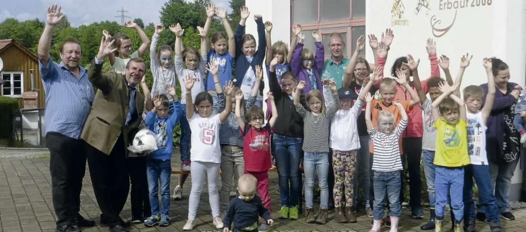 18 / 15.7.2016 Creußen SPD-Ortsverein Auf dem Bolzplatz von Althaidhof (Ortsteil von Creußen) fand wieder einmal das traditionelle Kinderfest des SPD-Ortsvereins Creußen statt.