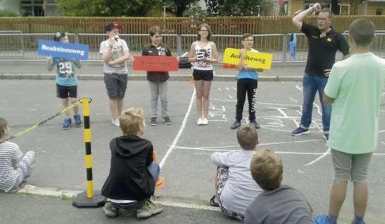 15.7.2016 / 7 Bad Berneck Rallye- und Touringclub Seit Jahren begleitet und unterstützt der Rallye- und Touringclub Bad Berneck die Bemühungen des ADAC-Nordbayern für mehr Sicherheit von Kindern und