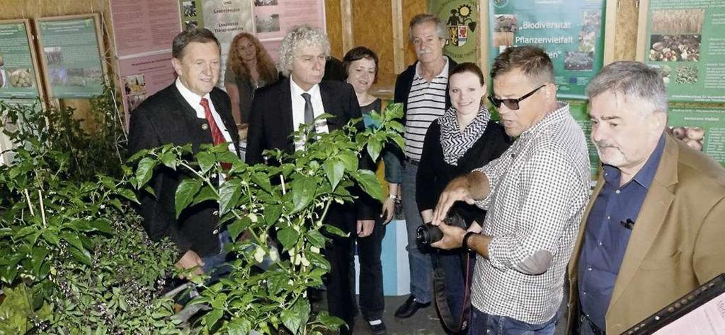 8 / 15.7.2016 Bayreuth Vereint Lernen &Pflegen VerLePe hat ein kostenloses Bücherregal für die Pflegeschüler in der Berufsfachschule installiert.