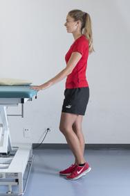 Aktivierung Oberschenkelmuskel In Rückenlage: Drücken Sie das Knie in Richtung Unterlage, so dass sich