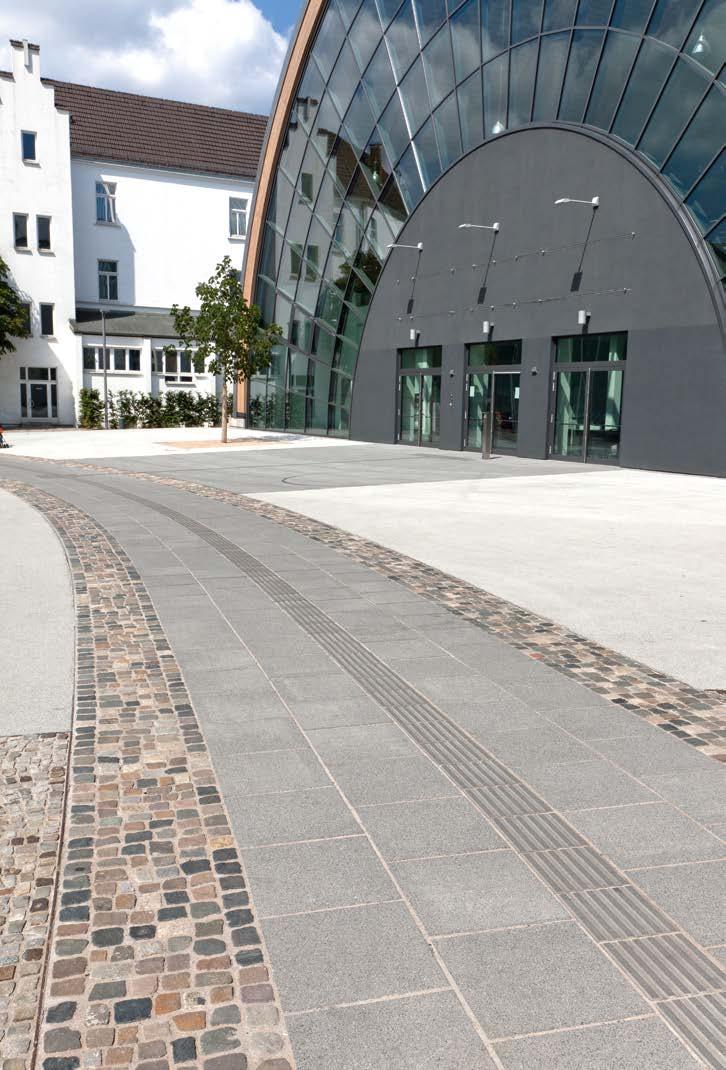 STECKBRIEF Objekt: Stadthalle, Bielefeld Produkt: Granitoid Platten 50/50/12 cm Oberfläche: