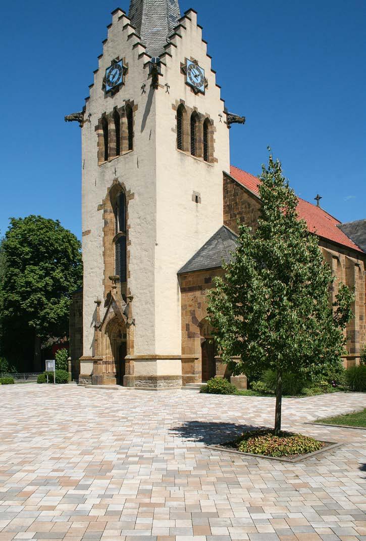 STECKBRIEF Objekt: Kirchenvorplatz, Hilter Produkt: Toledo LINEAR, 5-Stein-Sortiment