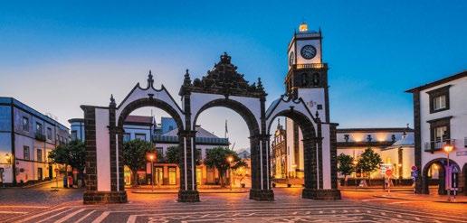 Ponta Delgada ist die Hauptstadt der zu Portugal gehörenden Insel São Miguel auf den Azoren. Am Nachmittag unternehmen wir gleich eine erste Orientierungsfahrt, bevor es zum Hotel geht.