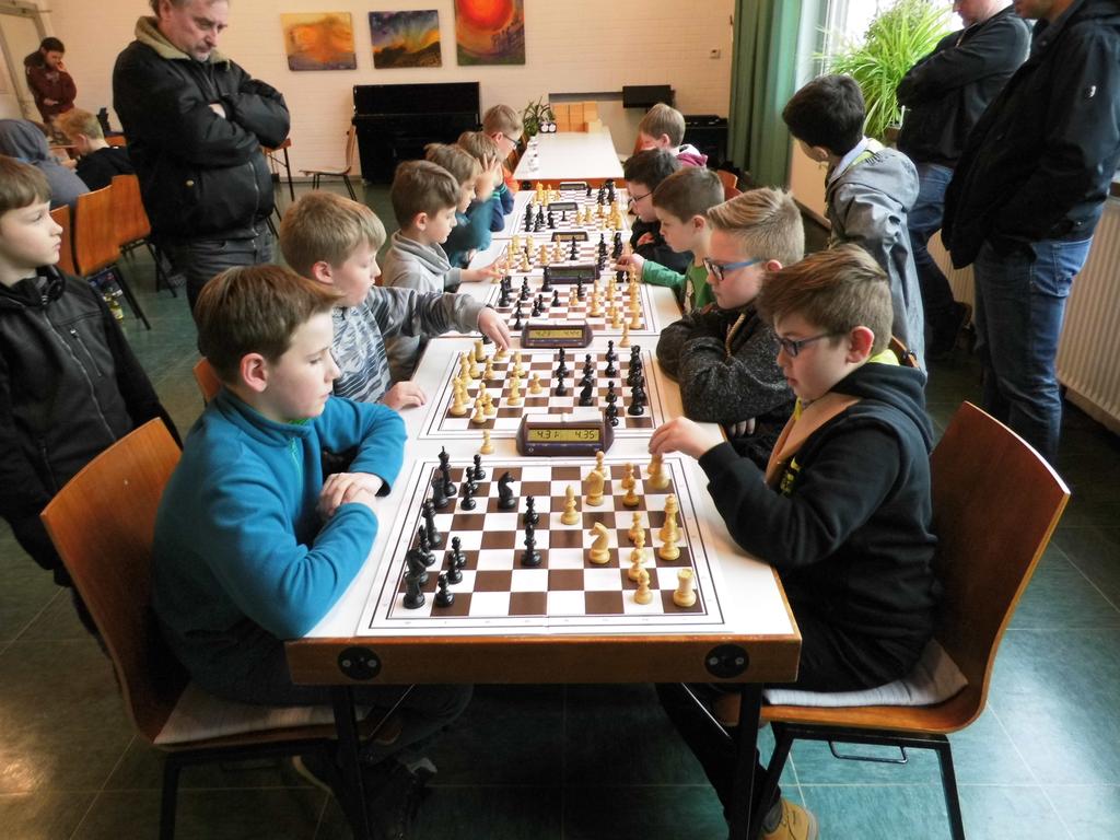 9 Jugendspieler aus Vereinen fanden am..8 bei frostigen Minusgraden den Weg ins PELIKANUM in Hamm-Pelkum, um dort die Blitzmeister der Schachjugend Hamm in den Altersklassen U8 bis U auszuspielen.