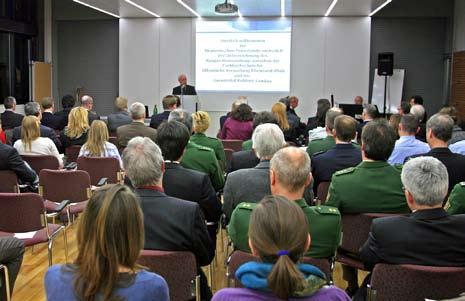 Vertrag: Zusammenarbeit mit der Uni Koblenz-Landau vertiefen FaChhoChSChUle 29 Ein Kooperationsvertrag zwischen der Universität Koblenz-Landau und der Fachhochschule für öffentliche Verwaltung stellt