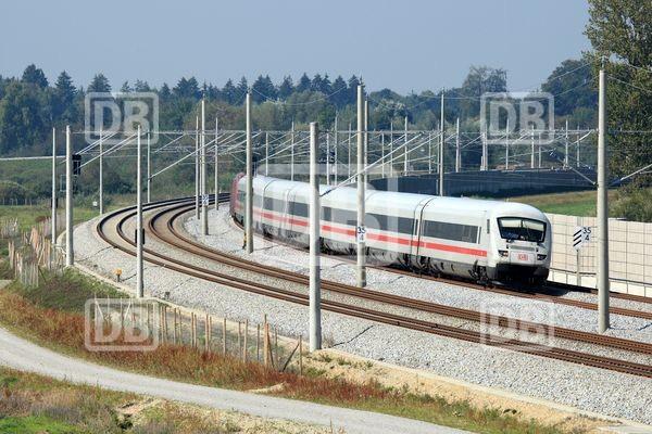 Entwurfs- und Fahrgeschwindigkeit Ausbaustrecken: 200S250