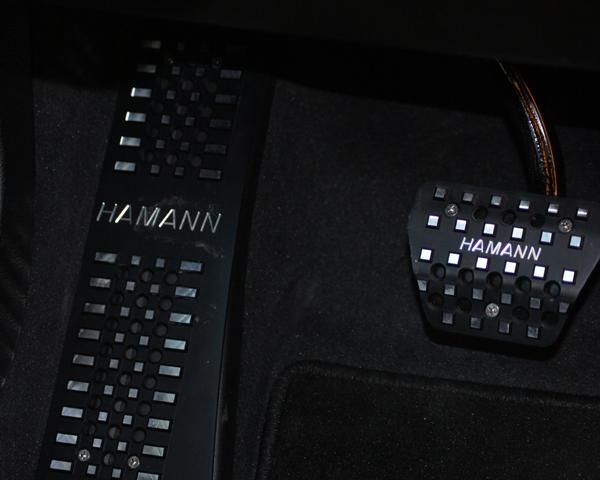 Accessoires Fußstütze in schwarz eloxiertem Aluminium für LinkslenkerFahrzeuge für 6er BMW Gran