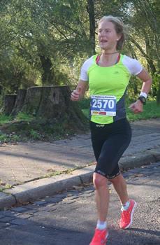 Magdeburg finisht den Marathon als dritte Frau Insgesamt finishten 60 Frauen und 329 Männer auf der Königsdistanz.