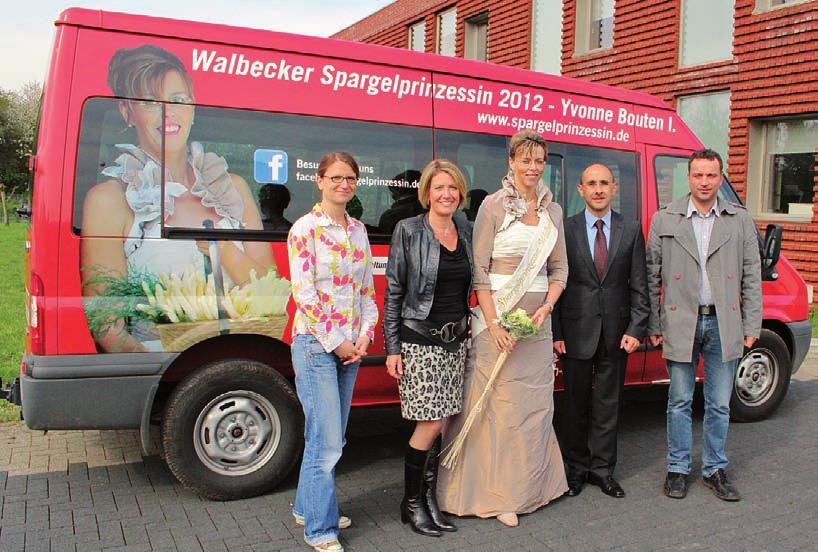 Im NN-Verlagshaus begrüßten Geschäftsführerin Beate Aßmann, Verkaufsleiter Andreas Rohfleisch sowie die Redakteurinnen Nina Meyer und Andrea Kempkens den hohen Besuch aus dem Spargeldorf.