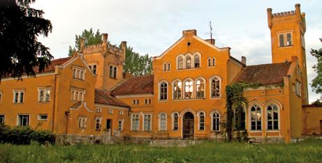 Ungefähr auf der Hälfte des Weges nach Srokowo ist es empfehlenswert links zum Dorf Jegławki/ Jäglack abzubiegen. Am kleinen See steht hier das Herrenhaus, das in der Hälfte des 19. Jh.
