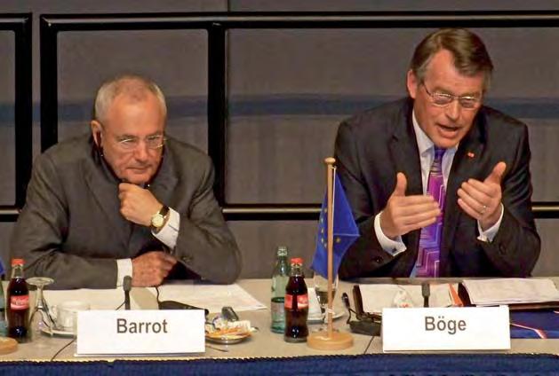 EUROPAWAHL Europakongress mit dem Vizepräsidenten der EU-Kommission Jacques Barrot EU-Vizepräsident Jacques Barrot und Reimer Böge beim Europakongress der CDU-Schleswig-Holstein Europakongress in der