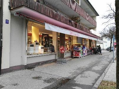 Darstellung Basierend auf den tatsächlichen Verhältnissen vor Ort zeigt sich in der Angebotslandschaft eine Anbieterkonzentration entlang der Putzbrunner Straße, der Ottostraße, im Umfeld der