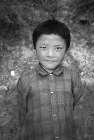 Dhondup, der Khampa-Junge Dhondup war bei seiner Flucht acht, heute ist er 19 Jahre alt. The Six, das sind in Wahrheit: vier Mädchen, ein Junge und eine Nachtigall.
