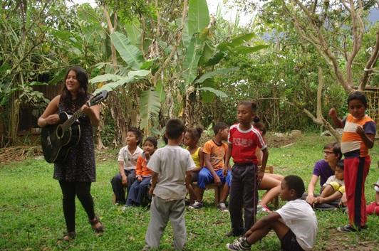 Rundbrief aus SALEM-Ecuador Mindo, im September 2016 Bunt und vielfältig Liebe Paten, Freunde und Unterstützer!