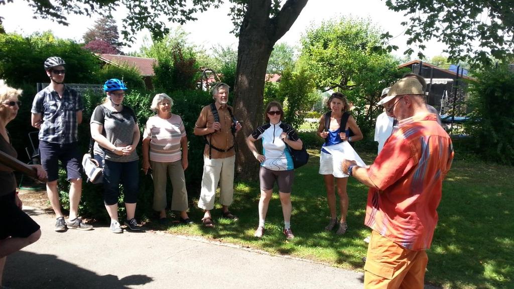 BEGLEITPROGRAMM Am 8. Juli fand eine Radltour zu den verschiedenen Elementen der essbaren Stadt statt.