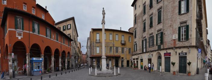 Hier stehn die Statue von Vittorio Emanuele und