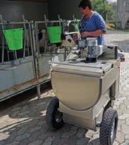 So kommt die Tränke wohltemperiert bei den Kälbern an. Zyklonreinigung Durch die integrierte rotierende Reinigungsdüse wird der Tank mit wenigen Handgriffen auf Knopfdruck komfortabel gereinigt.