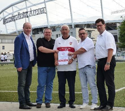 Kurz vor dem WM-Qualifikationsspiel zwischen Deutschland und Norwegen am 4. September in Stuttgart wurde Hägele zum Ehrenvorstand des OFC VfB Stuttgart Vision Zukunft ernannt.