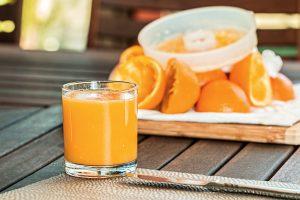 Was hilft gegen Eisenmangel? Reichlich Vitamin C Vitamin C kann einen positiven Ausschlag geben.