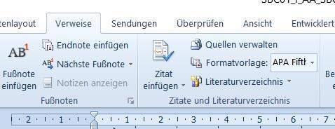 Die benötigte Funktion findet sich unter 'Verweise' Unter 'Quellen verwalten' kannst du alle deine Quellen aufnehmen.