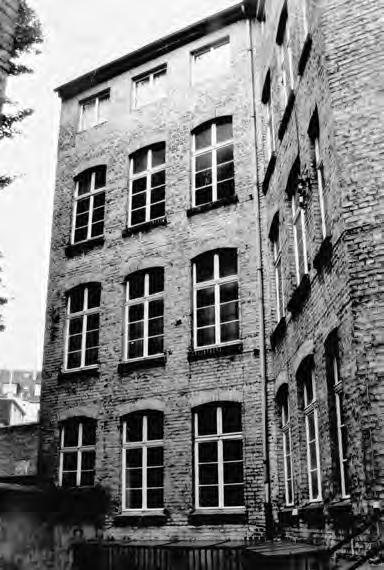Ein Haus für ZERO: Hüttenstraße 104 Das unscheinbare Hinterhaus in der Hüttenstraße 104 in Düsseldorf- Friedrichstadt ist ein besonderer Ort, an dem das Wirken der Nachkriegskunst in Düsseldorf