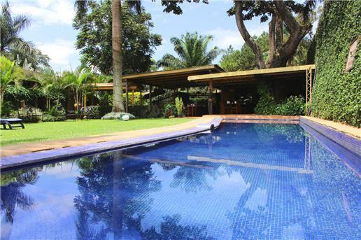 Ihre Unterkünfte Humura Lodge - Standard Room Lage: Das Hotel ist eine grüne Oase im Zentrum von Kampala.