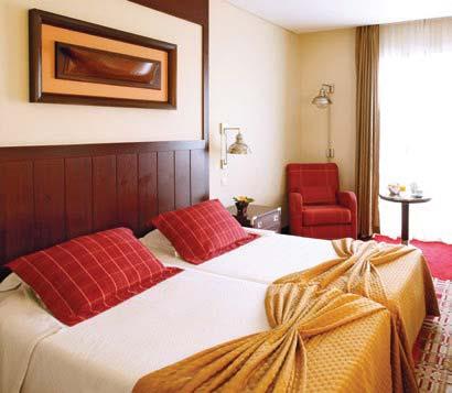 Die Topadresse am Hafen von Horta Mitten in Faial liegt dieses komfortable Hotel, direkt am großen Yachthafen mit Blick auf die