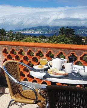 Das vegetarische Frühstück können Sie auf der schönen Terrasse mit Blick auf das Meer einnehmen. Hinweis Im Ort Madalena finden Sie Einkaufsmöglichkeiten, Restaurants und kleine Bars.