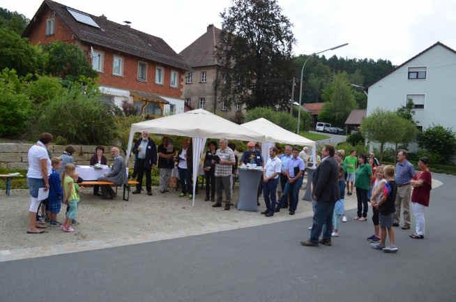 Nach einer kurzen Stärkung in einem Pavillonzelt ging es ans Eingemachte Nach einem allgemeinen