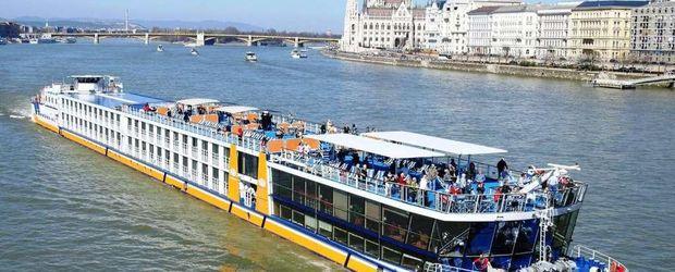 MS VISTA FLAMENCO MS-Vista-Flamenco-Budapest-2017-neu 1AVista Reisen MS VistaFlamenco ist ein modernes Flusskreuzfahrt-Schiff der Baureihe "Twin Cruiser".