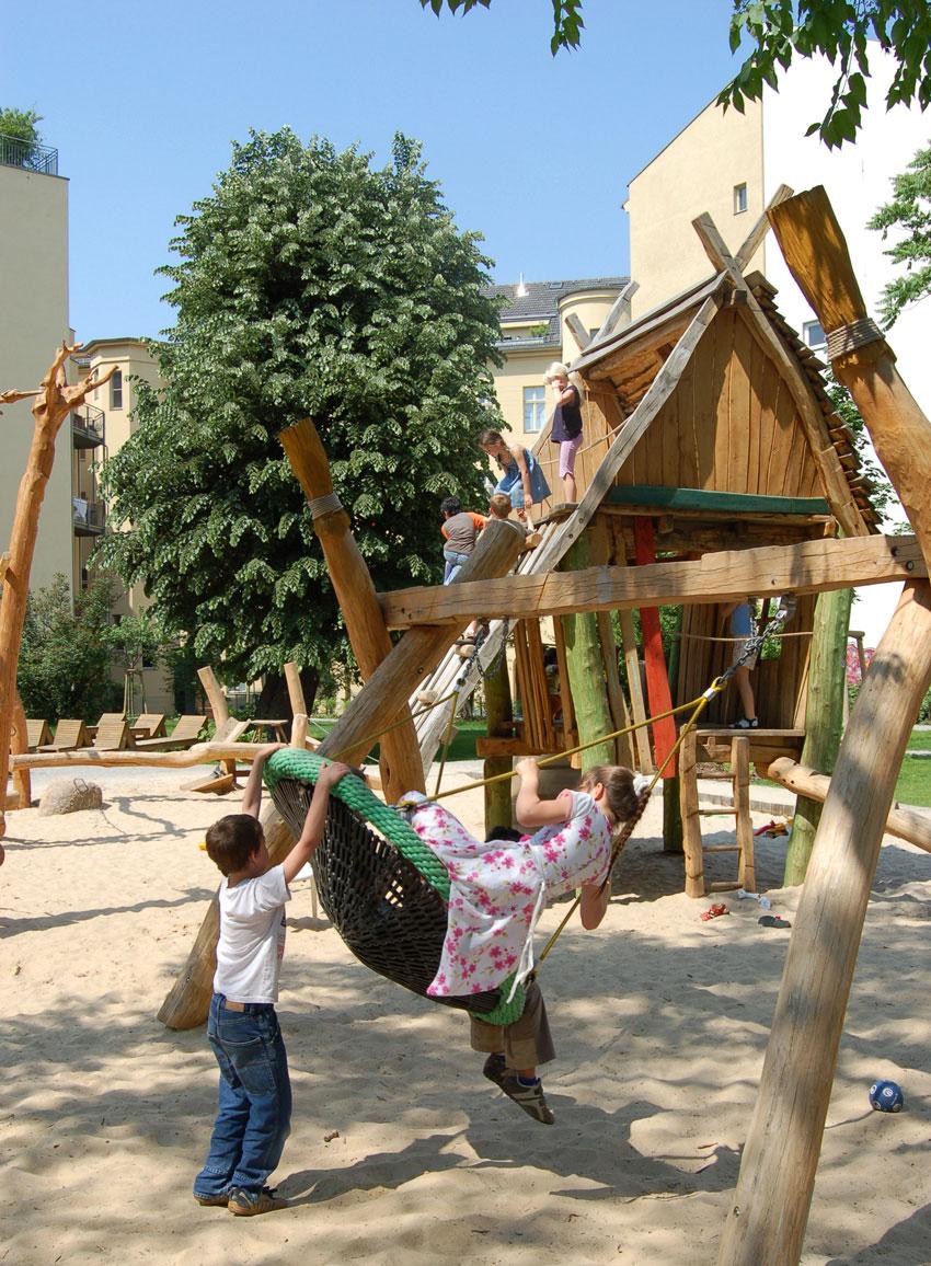 Krausnickpark Umbau einer baumbestandenen Blockinnenfläche zu einer öffentlichen
