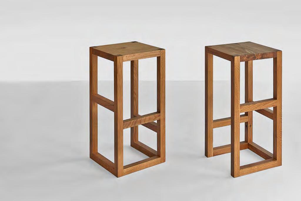 Standardbehandlung: robuste Oberfläche geölt mit rein pflanzlichem Öl. The a little bit differnt bar stool STEP is a geometrical piece of art in solid wood.