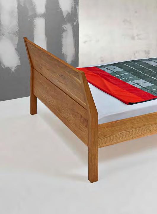 Standardbehandlung: robuste Oberfläche geölt mit rein pflanzlichem Öl. Bed VILLA the luxurious, subtle, and elegant masterpeace. Wholly solid wood, full-length staved.