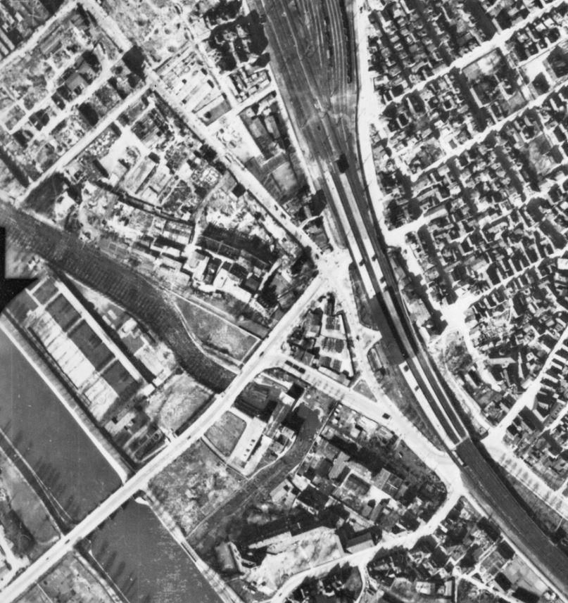 Kampfmittelsondierung Karl-Benz-Platz Luftbild 1945 Fazit: wegen des geringen Abstandes zwischen Tunnelfirste und Geländeoberkante muss mit Hilfe der Maßnahmen das Vorkommen von